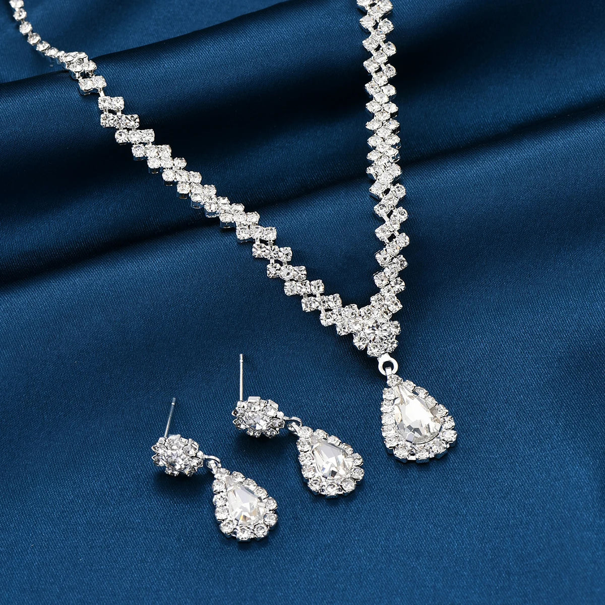 3 Pieces Of Fashionable Women's Water Drop Necklaces And Earrings Set For Wedding Season, Banquet And Party Accessories