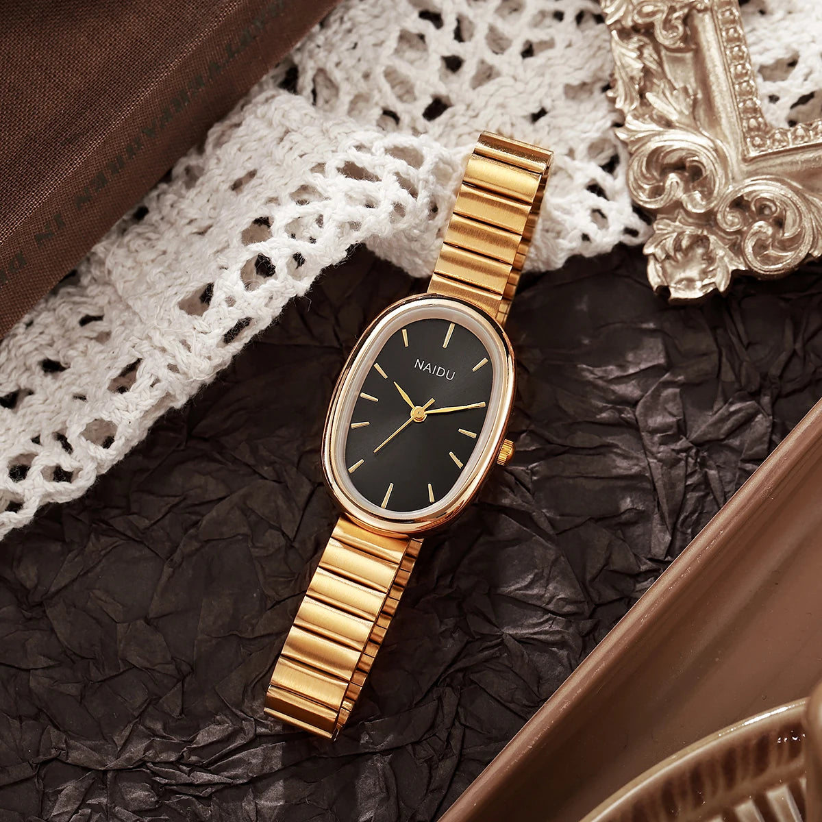 Ladies' exquisite high-value bar scale oval dial bamboo style steel strip quartz watch.