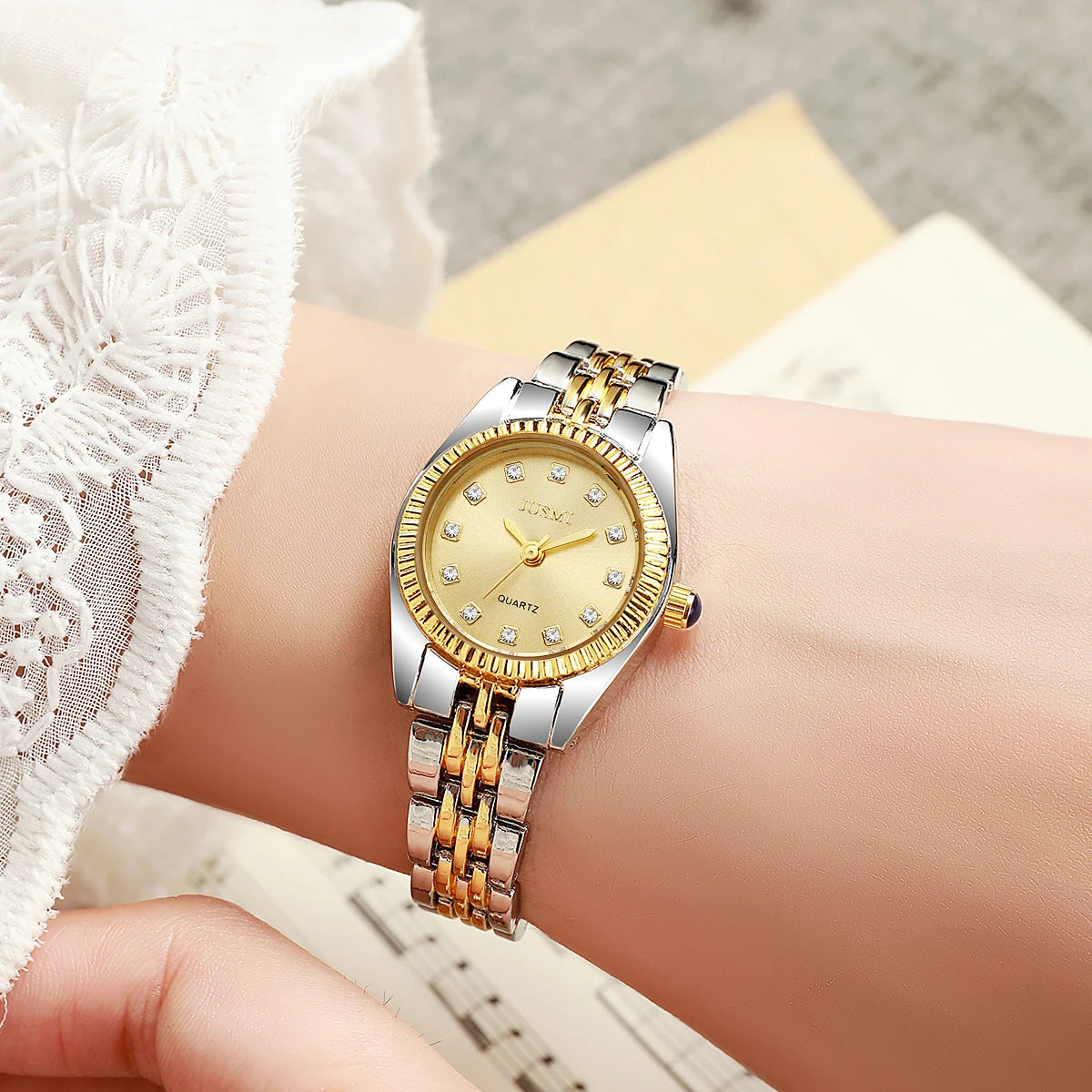 Women's high appearance level light luxury diamond-point dial small dial exquisite business style steel band quartz watch.