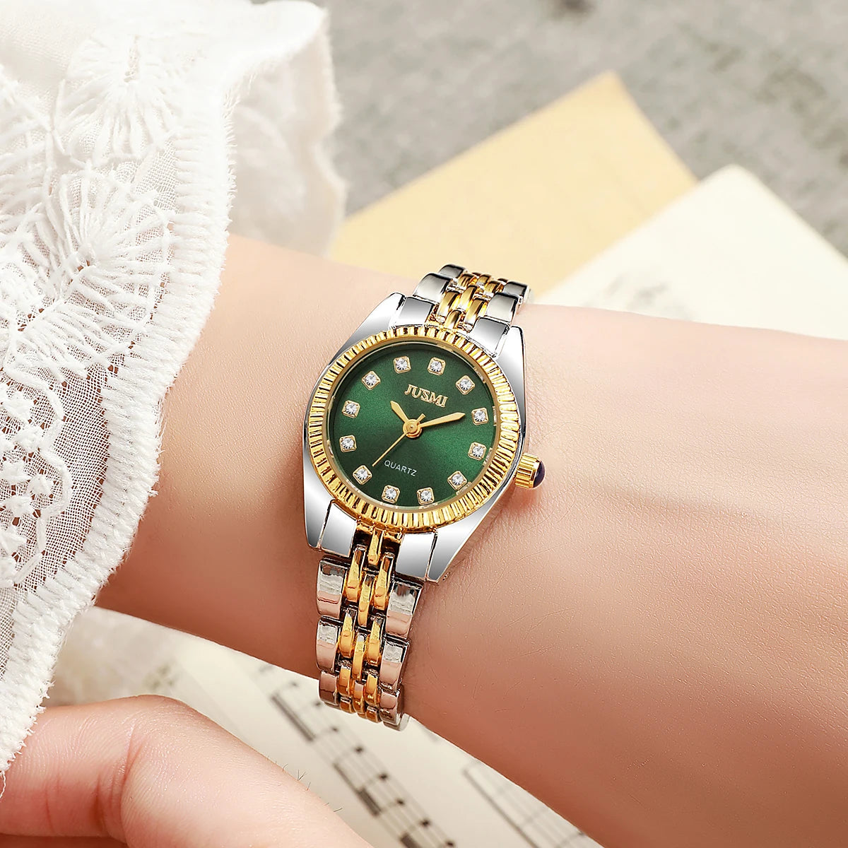 Women's high appearance level light luxury diamond-point dial small dial exquisite business style steel band quartz watch.