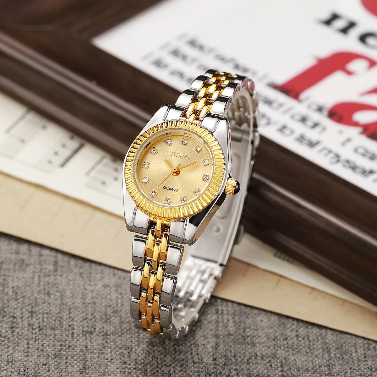 Women's high appearance level light luxury diamond-point dial small dial exquisite business style steel band quartz watch.